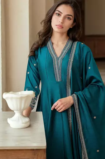 Women Ethnic Motifs Printed Kurta with Sharara & Dupatta