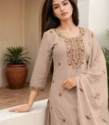 Women Floral Printed Kurta with Trousers & Dupatta