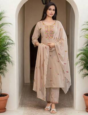 Women Floral Printed Kurta with Trousers & Dupatta 1