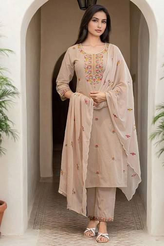 Women Floral Printed Kurta with Trousers & Dupatta