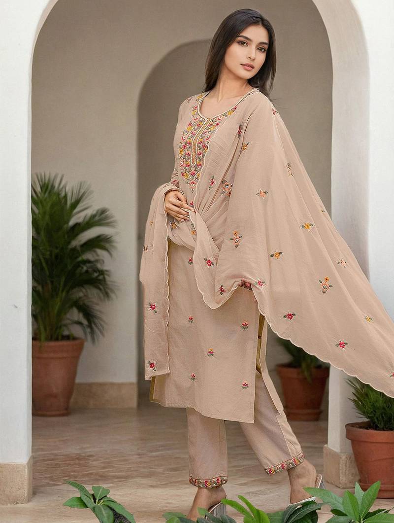 Women Floral Printed Kurta with Trousers & Dupatta
