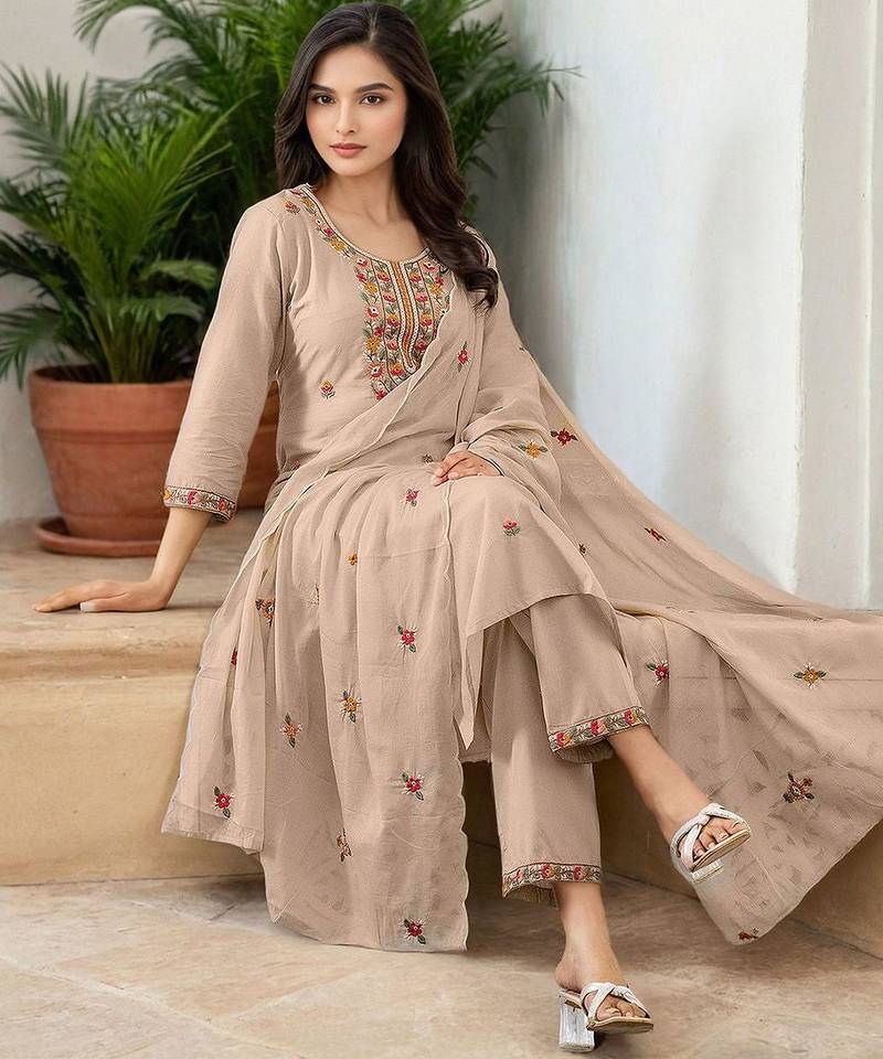 Women Floral Printed Kurta with Trousers & Dupatta