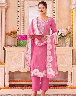 Women Floral Embroidered Regular Thread Work Kurta with Trousers & With Dupatta 1