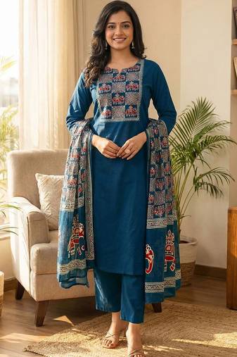 Women Ethnic Motifs Printed Regular Kurta with Trousers & With Dupatta