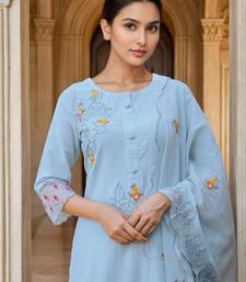 Women Floral Embroidered Regular Kurta with Trousers & Dupatta