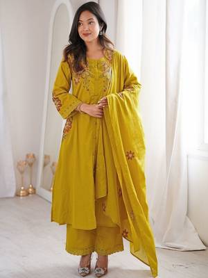 Women Printed Regular Kurta with Palazzos & With Dupatta 1