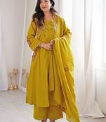 Women Printed Regular Kurta with Palazzos & With Dupatta