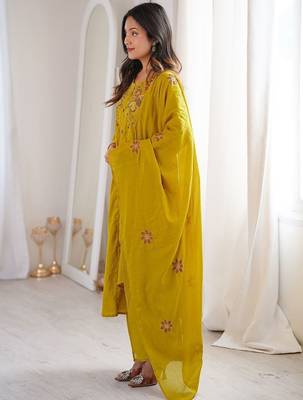 Women Printed Regular Kurta with Palazzos & With Dupatta 2