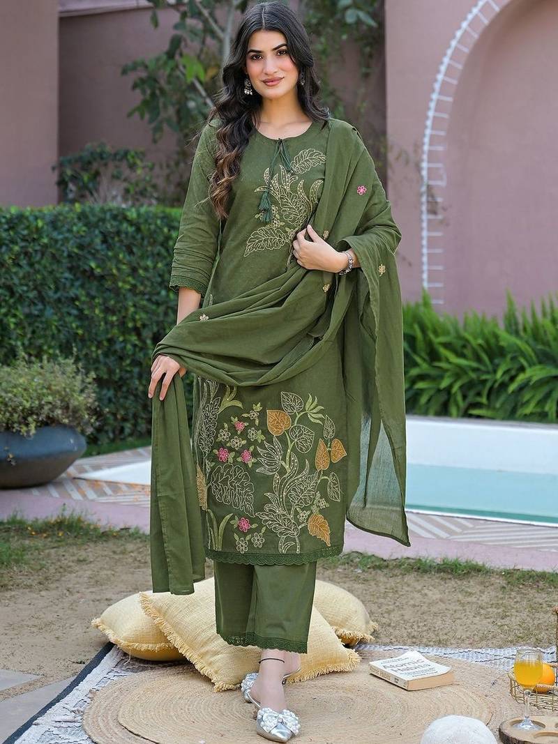 Women Regular Pure Cotton Kurta with Pyjamas & With Dupatta