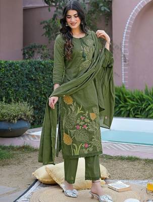 Women Regular Pure Cotton Kurta with Pyjamas & With Dupatta 3