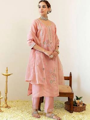 Women Floral Embroidered Regular Thread Work Kurta with Trousers & With Dupatta 3