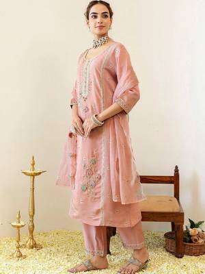 Women Floral Embroidered Regular Thread Work Kurta with Trousers & With Dupatta 6