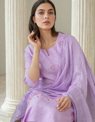 Women Ethnic Motifs Embroidered Kurta with Trouser & Dupatta 2