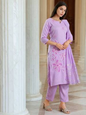 Women Ethnic Motifs Embroidered Kurta with Trouser & Dupatta 4