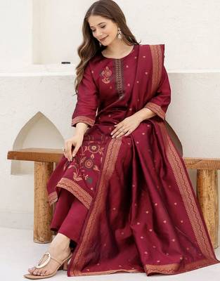 Women Ethnic Motifs Printed Kurta with Trousers & Dupatta 6