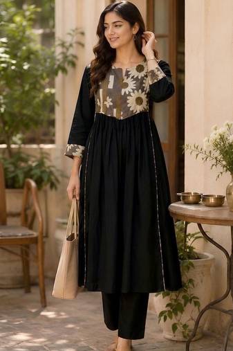 Women Floral Printed Empire Pure Cotton Kurta with Trousers