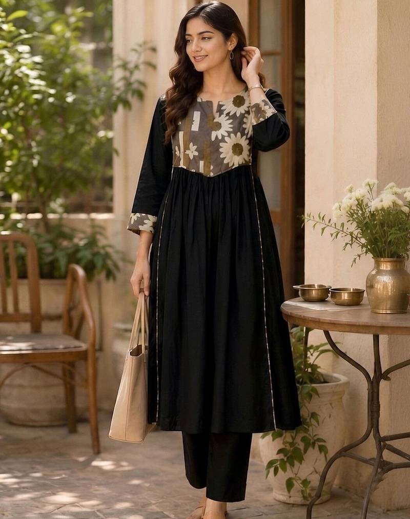 Women Floral Printed Empire Pure Cotton Kurta with Trousers