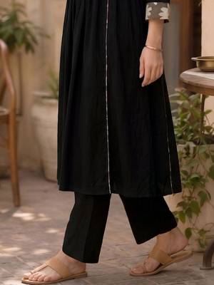 Women Floral Printed Empire Pure Cotton Kurta with Trousers 5