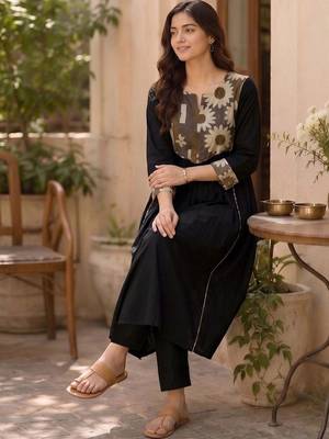 Women Floral Printed Empire Pure Cotton Kurta with Trousers 6