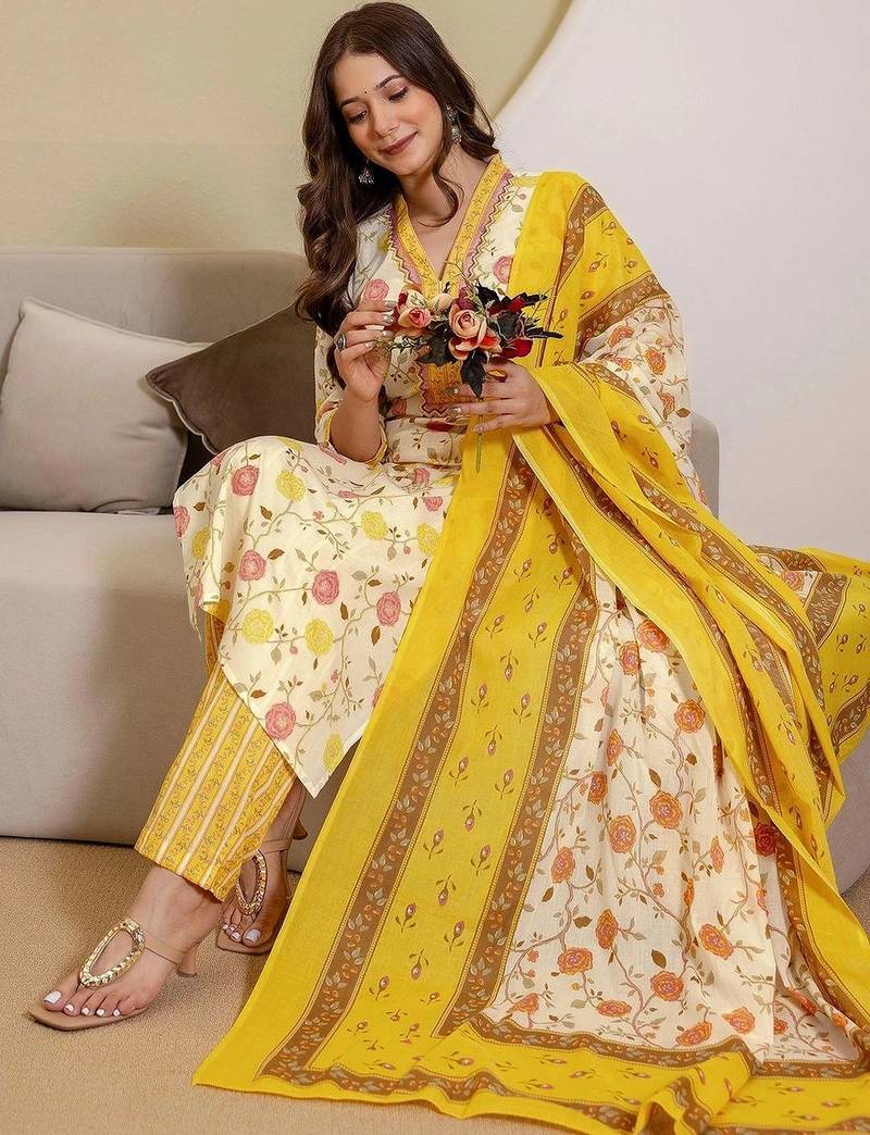 Women Floral Printed Regular Pure Cotton Kurta with Trousers & With Dupatta