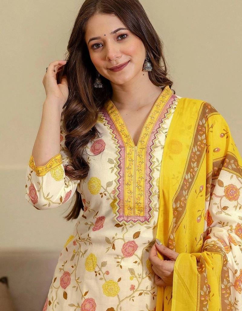 Women Floral Printed Regular Pure Cotton Kurta with Trousers & With Dupatta