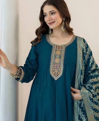 Women Ethnic Motifs Embroidered Tiered Thread Work Kurta with Trousers & With Dupatta 2