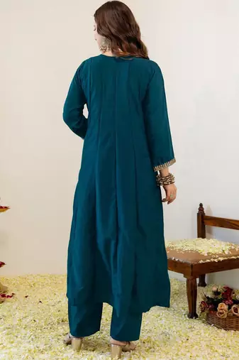 Women Ethnic Motifs Embroidered Tiered Thread Work Kurta with Trousers & With Dupatta