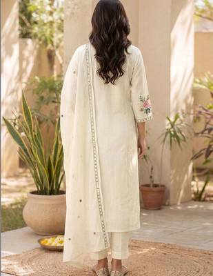 Women Floral Embroidered Regular Thread Work Pure Cotton Kurta with Trousers & With Dupatta 2