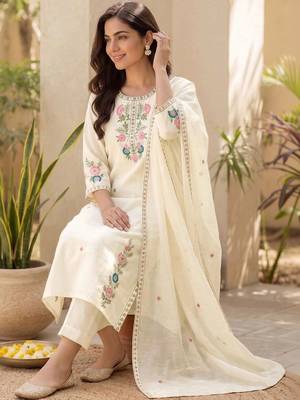 Women Floral Embroidered Regular Thread Work Pure Cotton Kurta with Trousers & With Dupatta 3
