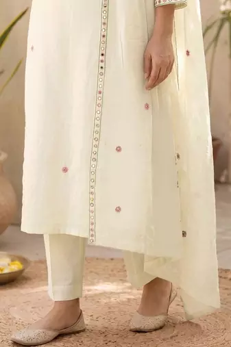 Women Floral Embroidered Regular Thread Work Pure Cotton Kurta with Trousers & With Dupatta