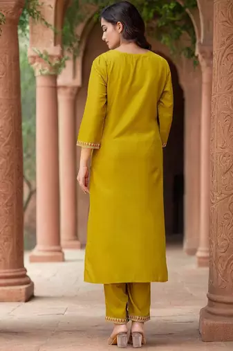 Women Embroidered Straight Kurta Trousers With Dupatta