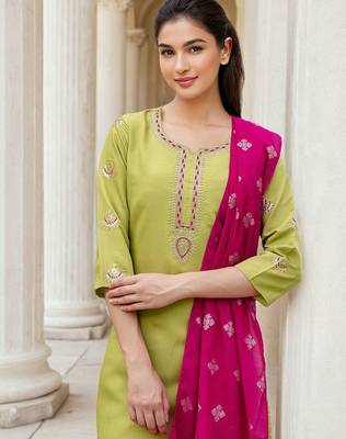 Women Ethnic Motifs Embroidered Kurta with Trouser & Dupatta 2