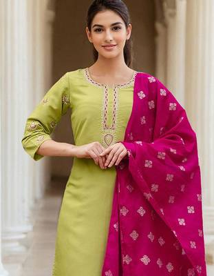 Women Ethnic Motifs Embroidered Kurta with Trouser & Dupatta 3