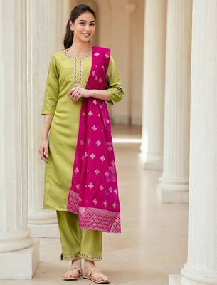 Women Ethnic Motifs Embroidered Kurta with Trouser & Dupatta 5