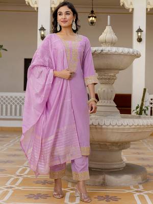 Women Floral Embroidered Kurta with Trousers & Dupatta 3