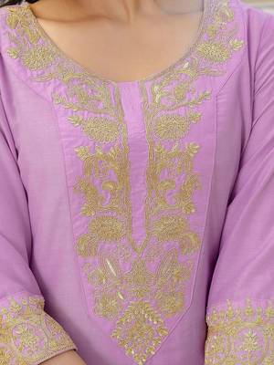 Women Floral Embroidered Kurta with Trousers & Dupatta 4