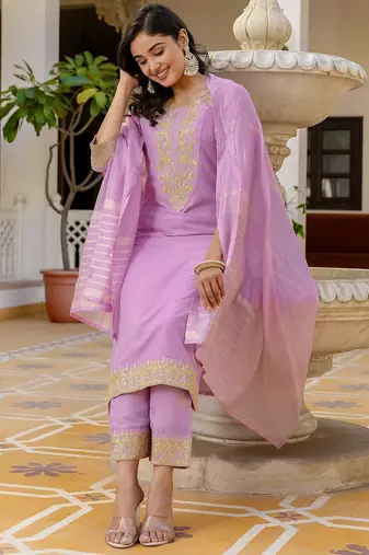 Women Floral Embroidered Kurta with Trousers & Dupatta