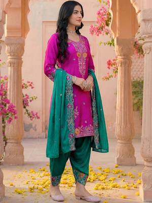 Women Ethnic Motifs Embroidered Regular Thread Work Kurta with Patiala & With Dupatta 4