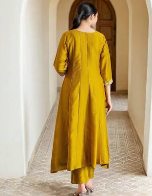 Floral Embroidered Panelled A-Line Kurta With Trousers & Dupatta 3