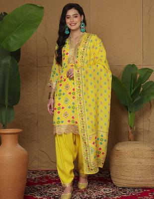 Women Geometric Printed Sequinned Kurta with Patiala & Dupatta 7