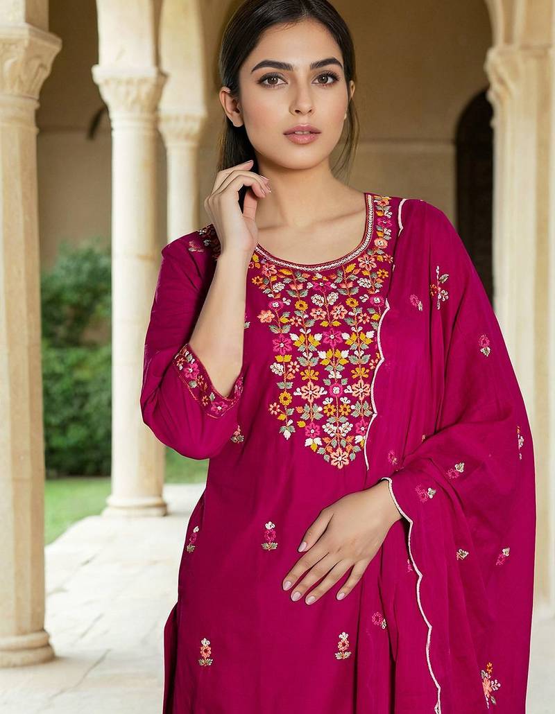Women Floral Printed Kurta with Trousers & Dupatta