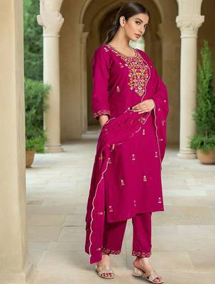 Women Floral Printed Kurta with Trousers & Dupatta 3