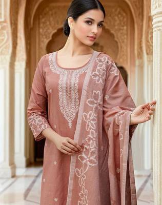 Floral Embroidered Thread Work Straight Kurta With Trousers & Dupatta 1