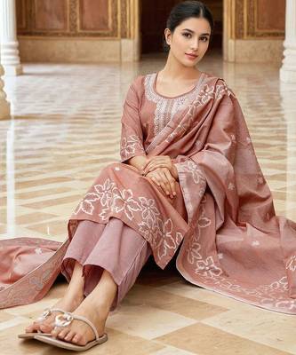 Floral Embroidered Thread Work Straight Kurta With Trousers & Dupatta 5