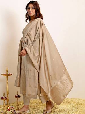 Women Regular Kurta with Trousers & With Dupatta 3