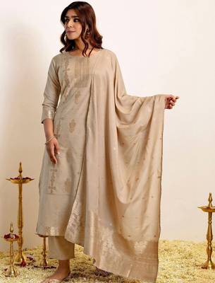 Women Regular Kurta with Trousers & With Dupatta 6