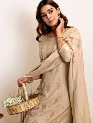 Women Regular Kurta with Trousers & With Dupatta 7