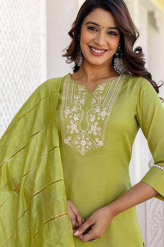Women Ethnic Motifs Embroidered Regular Kurta with Trousers & With Dupatta