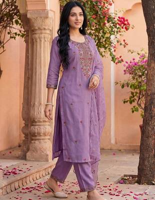 Women Ethnic Motifs Embroidered Regular Thread Work Kurta with Trousers & With Dupatta 4