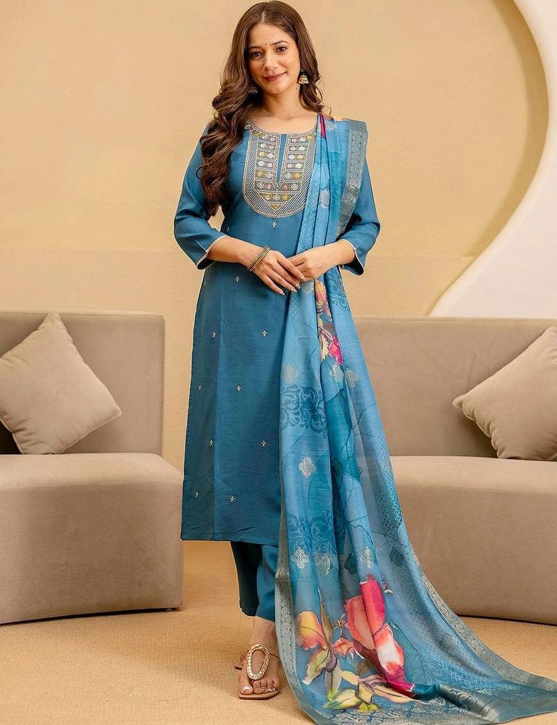 Women Ethnic Motifs Embroidered Regular Thread Work Kurta with Trousers & With Dupatta